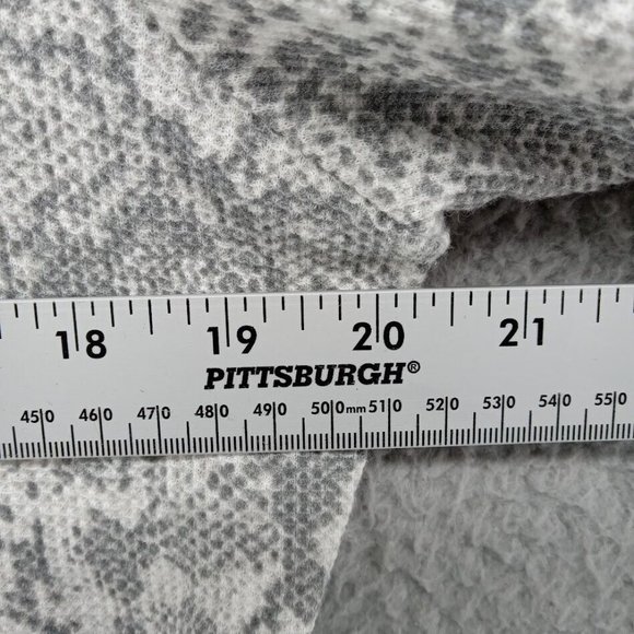 Time and Tru Shirt Womens 3XL 22‎ White Gray Snake Skin Waffle Weave Henley - Picture 5 of 7